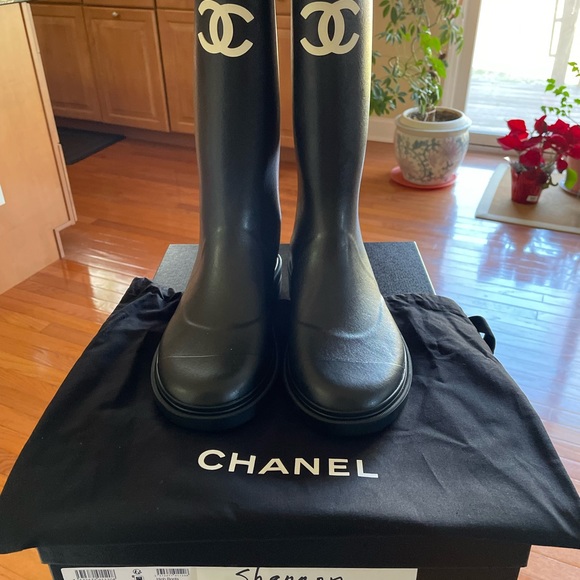 Brand new in box size 40 authentic chanel rain boots 🖤 - Picture 2 of 4